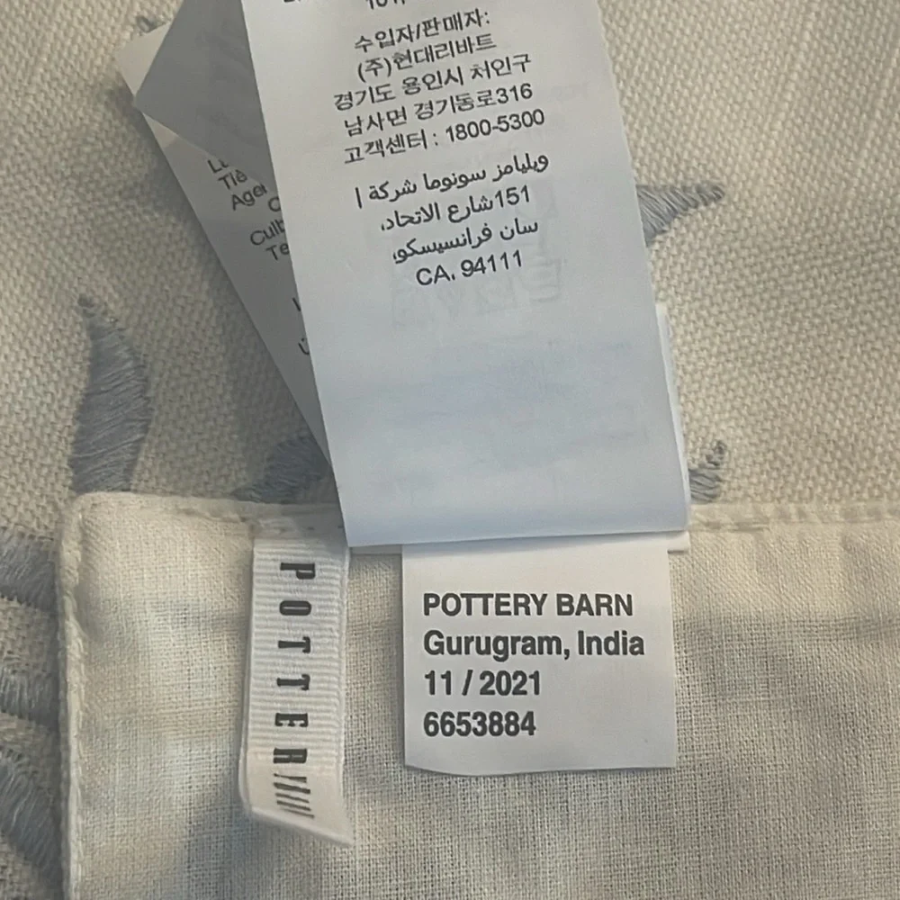 Pottery Barn placemat only one embroidered blue ivory new